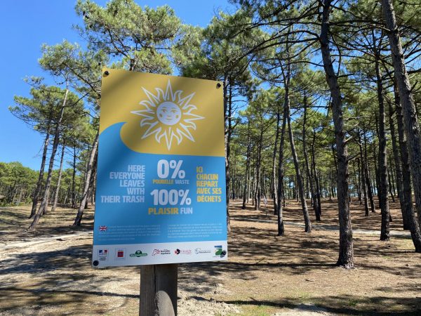 panneau informatif plage sans poubelle