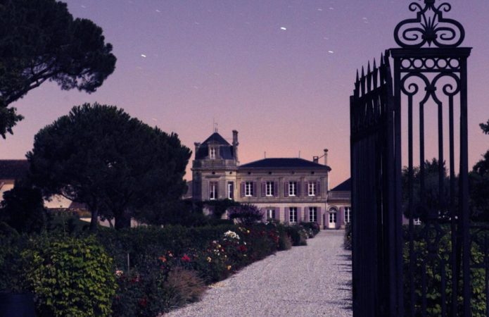Chasse-Spleen Facade de nuit