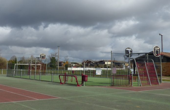 Table ping-pong, terrain de tennis et city stade