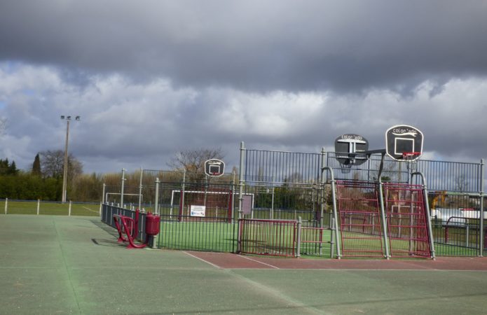 Table ping-pong, terrain de tennis et city stade