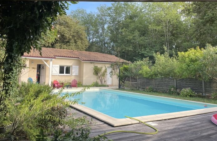 UN JARDIN AUX LAMBERTS LOCATION A MOULIS EN MEDOC (2)